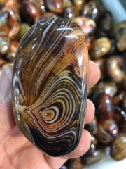 Natural Banded Agate from Madagascar - Banded onyx  Palm Stone - Healing Crystals and Healing Stones 30-80MM(3")