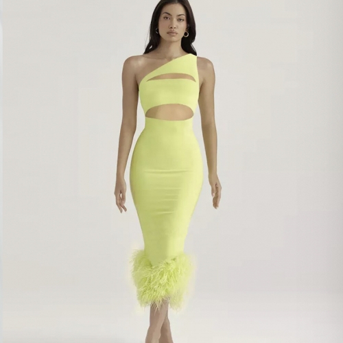 In 2023, the new hollow yellow one-shoulder slim elastic bandage skirt with long feathers and slim party toast clothes.