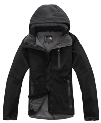 The North Face women’s hooded solf shell Pizex black