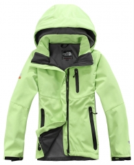 The North Face women’s hooded solf shell Pizex green