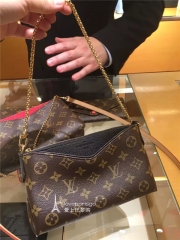 LV PALLAS CLUTH Chain Bag LV Messenger Bag M41639