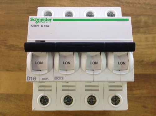 Schneider D16A iC65N 4P16A D type miniature circuit breakers original authentic 60003