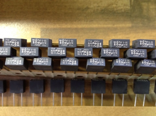 The United States Bussmann BUSS T 1A250V SS-5 black plastic electric circuit board type fuse tube