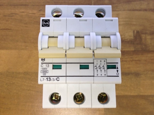 The original German MOELLER Moeller L7-13/3/C imported miniature circuit breaker 13A3P air switch