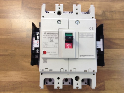 Japan - - NF250-SW imported circuit breaker 3P125A original authentic