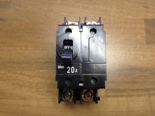 The original Japanese Idec and NHIV-2100 miniature circuit breaker 20420 air switch 2P20A