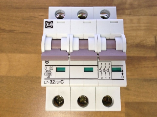 The original German MOELLER Moeller L7-32/3/C imported miniature circuit breaker 32A3P air switch