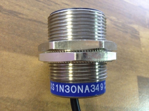 Schneider XS1N30NA349 close to switch NO 12-24VDC 200MA NPN original authentic
