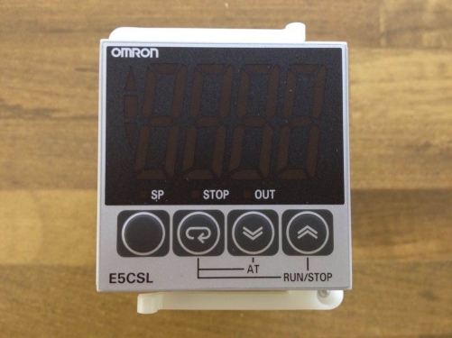 0MRON OMRON E5CSL-RTC temperature control table 100-240VAC 16913M original authentic