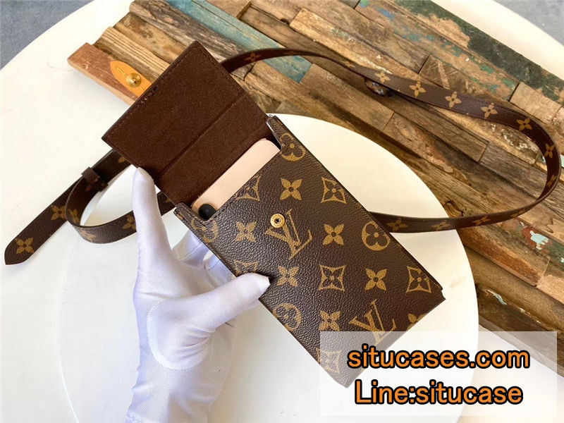 ルイヴィトン LOUIS VUITTON モノグラム ボックスフォンケース M68523 カラビナ スマホケース iphone ポーチ ポーチ モノグラムキャンバス ブラウン