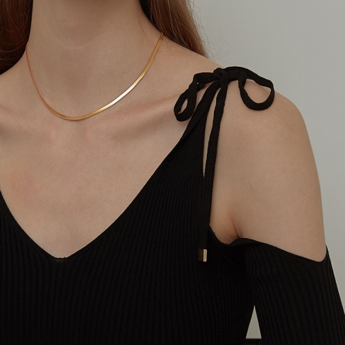Modern and simple golden snake bone chain/necklace