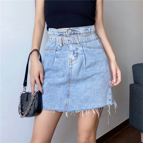 Blue belt frayed denim skirt