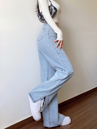 Wide-leg jeans with split hem and one button