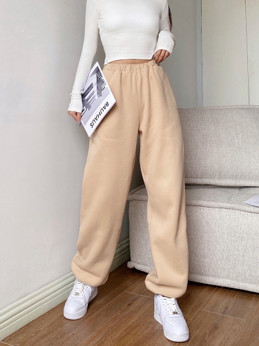 High-waisted elasticated waist and fleece padded sweatpants