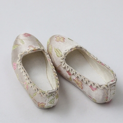 1/3 BROCADE ANCIENT CHINESE GIRL SHOES