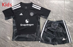 2026-2027 Manchester United Goalkeeper Black Kids/Youth Soccer Uniform-2353