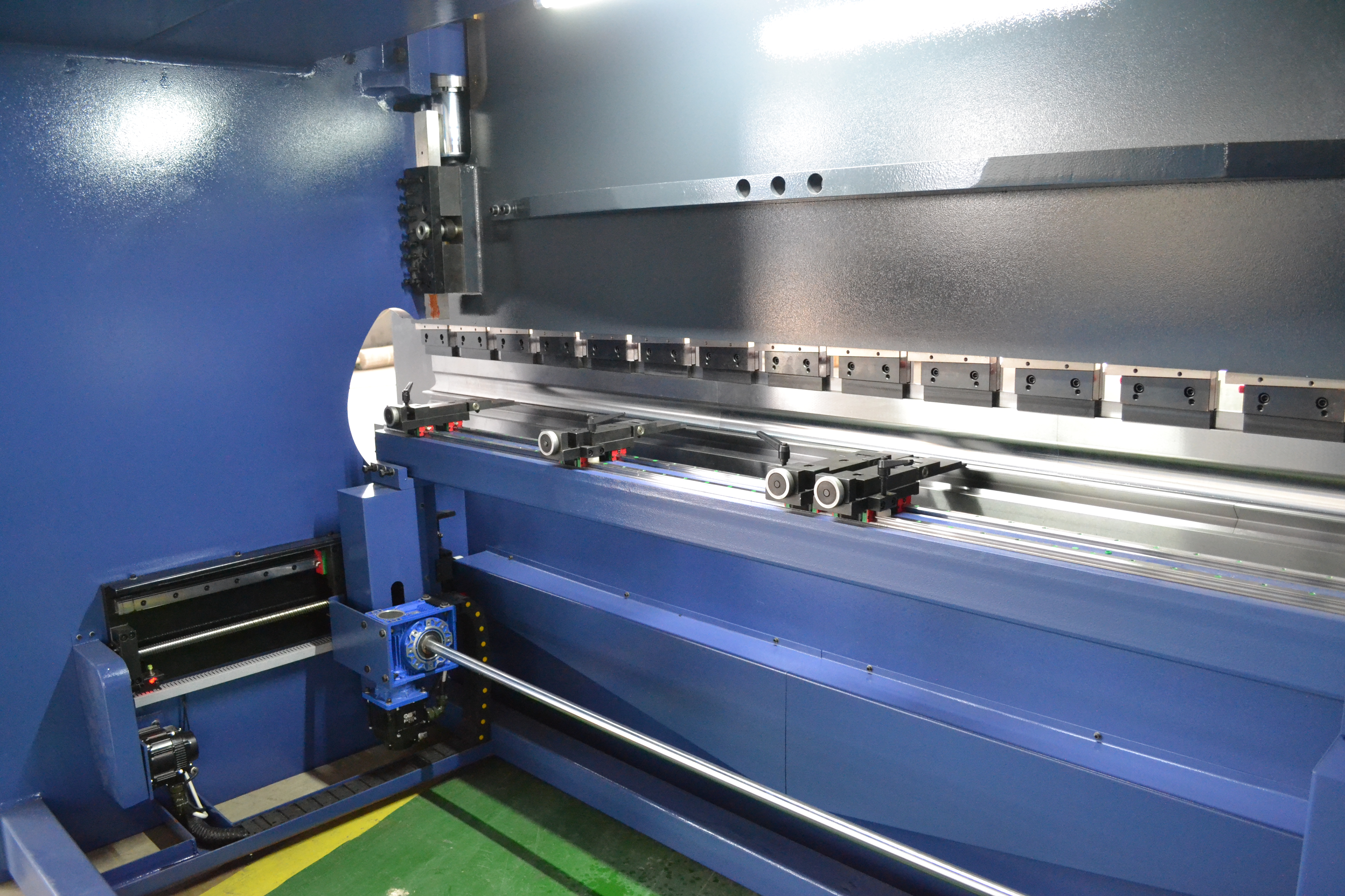 CNC Hydarulic Press Brake (8+1 Axis)