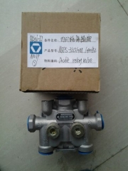 XCMG QY25K-II Four-circuit safety valve / Válvula de seguridad de cuatro circuitos accessories