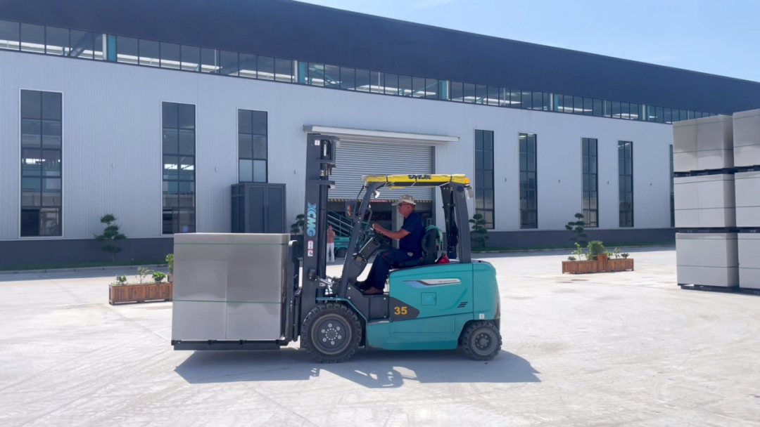 XCMG Electric Forklift | Making Material Handling More Efficient