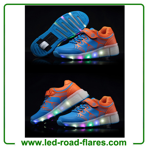 2017 New Children LED Roller Shoes Boys Girls Automatic LED Lighted Flashing Roller Skates Kids Fashion Blue Black Red Sneakers With One Single Wheel 