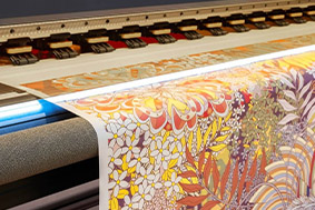 What are the features of digital textile printing equipment