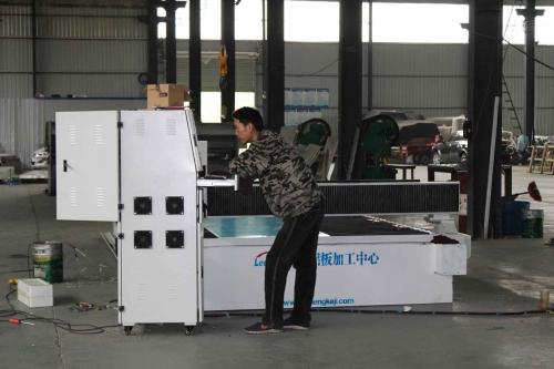 one set 7 meters aluminium engraving and cutting machine in cutomer's factory
