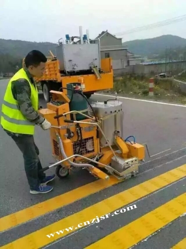 self-propelled convex line road marking machine