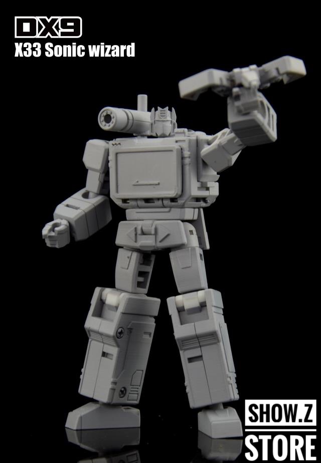 Soundwave legends robot in dynamic balanced stance Soundwave legends robot in dynamic balanced stance