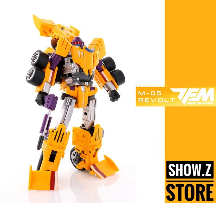 TFM M-05 Havoc Revolt yellow orange robot standing with weapon arms TFM M-05 Havoc Revolt yellow orange robot standing with weapon arms