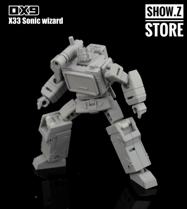 Soundwave displaying blue legs with white armor sections Soundwave displaying blue legs with white armor sections