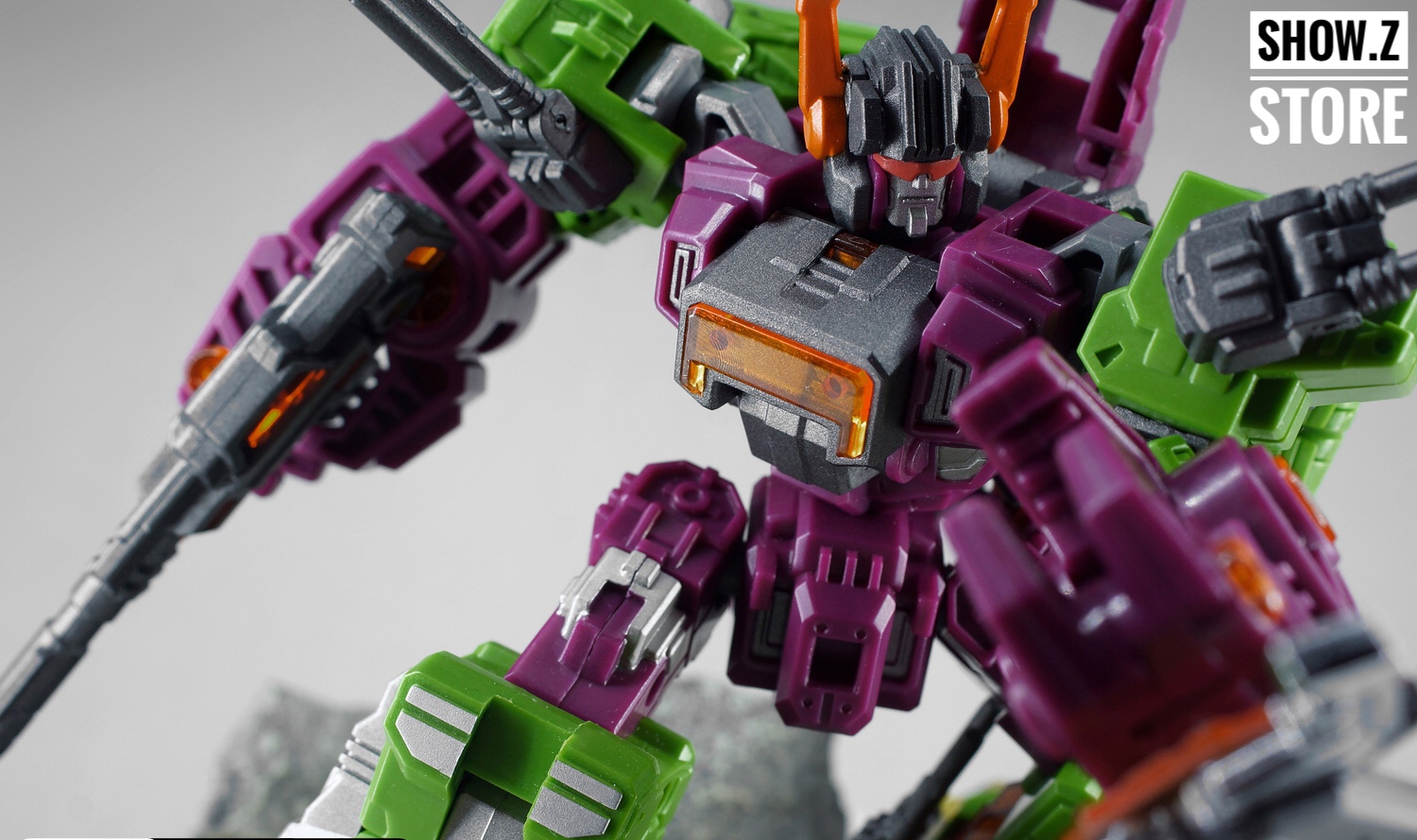 LordScorpion figure showing articulated joints and cannon accessories LordScorpion figure showing articulated joints and cannon accessories