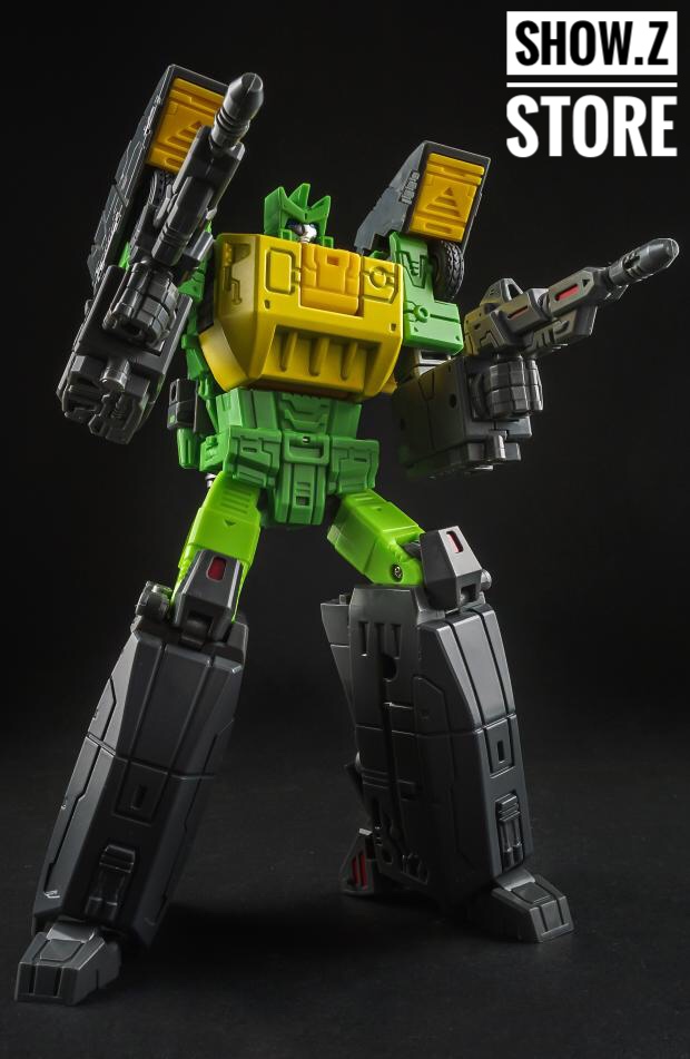 Spanner robot showing shoulder mounted cannon weapon system Spanner robot showing shoulder mounted cannon weapon system