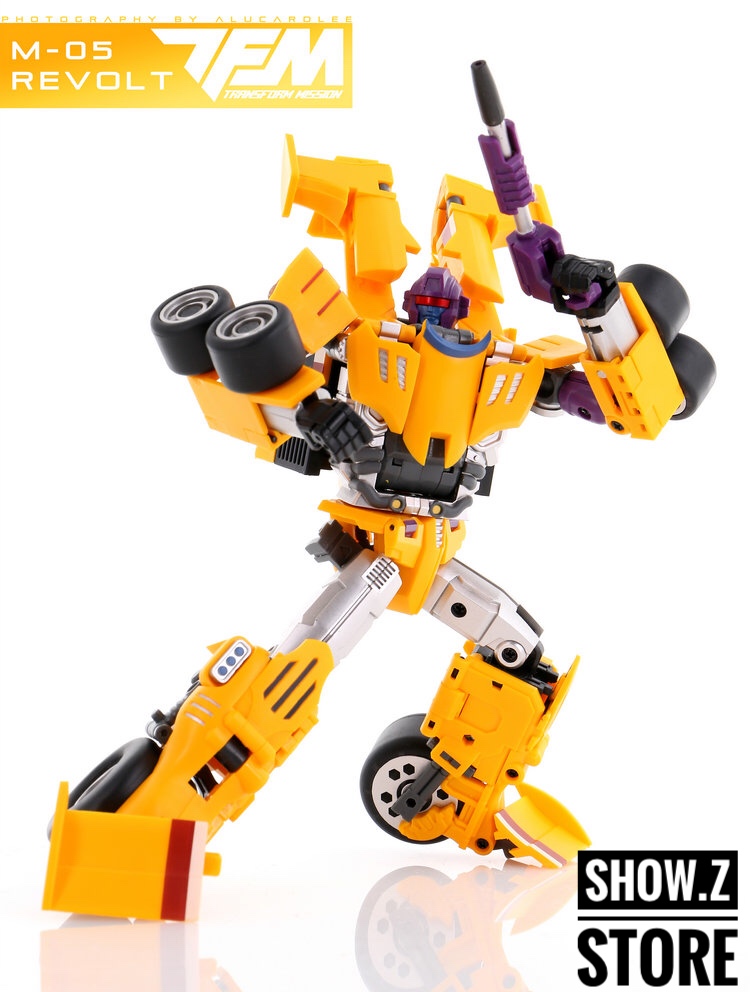 TFM Havoc Revolt yellow robot dynamic stance with accessories arm extended TFM Havoc Revolt yellow robot dynamic stance with accessories arm extended