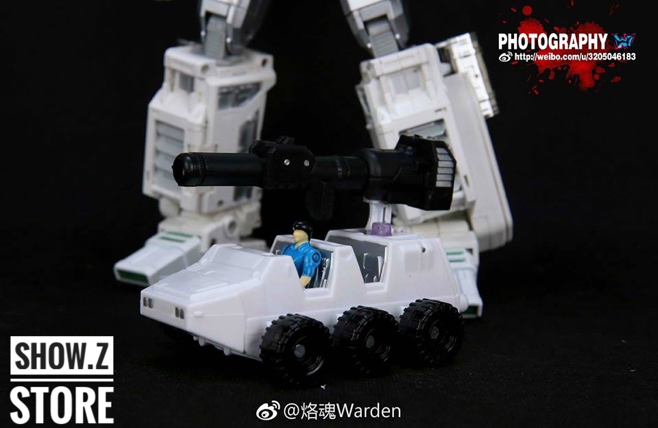 4th Party Ultra Magnus displaying transformation readiness wide stance 4th Party Ultra Magnus displaying transformation readiness wide stance