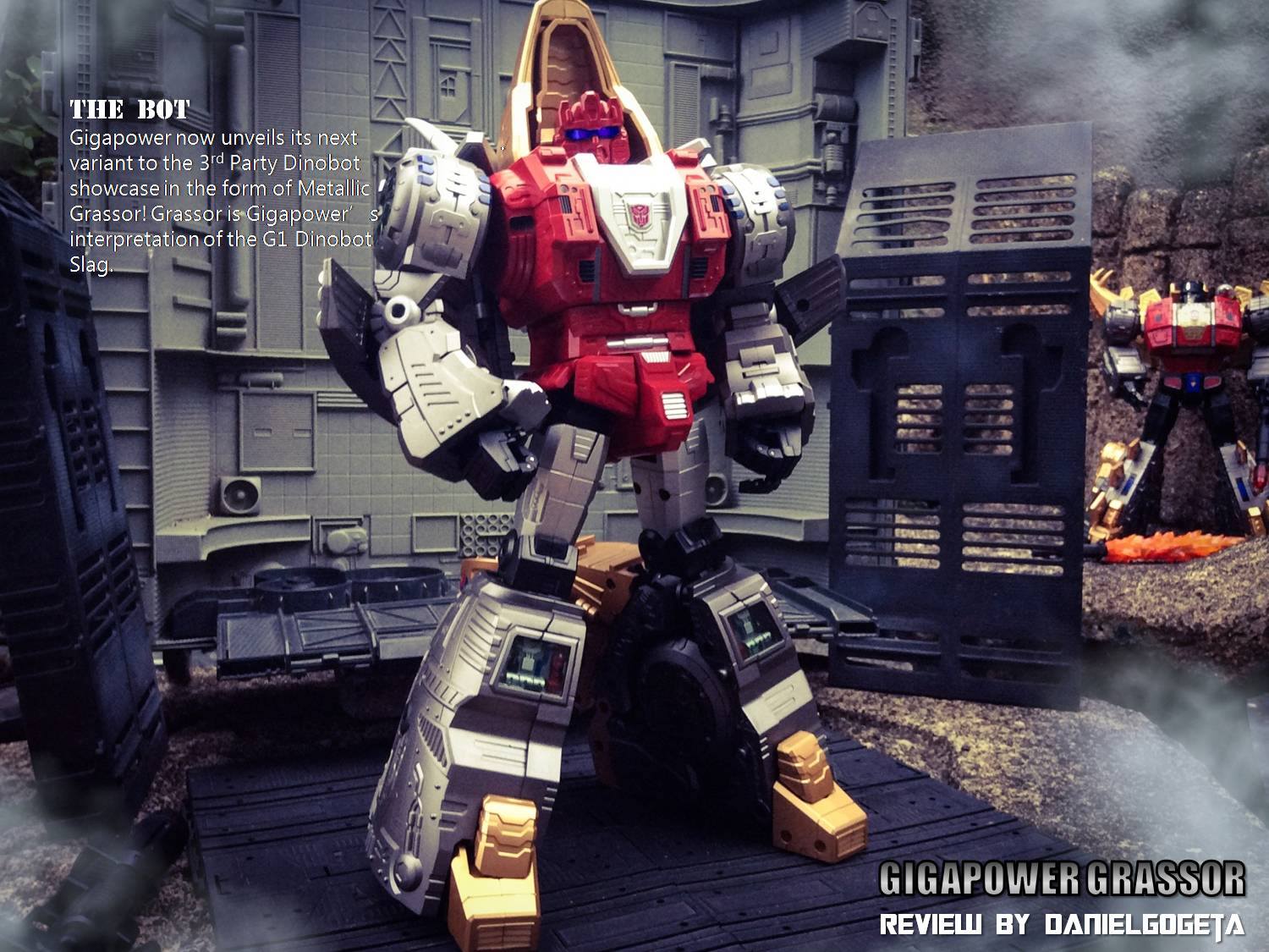 GigaPower Grassor silver and gold figure displaying massive armor protection details GigaPower Grassor silver and gold figure displaying massive armor protection details