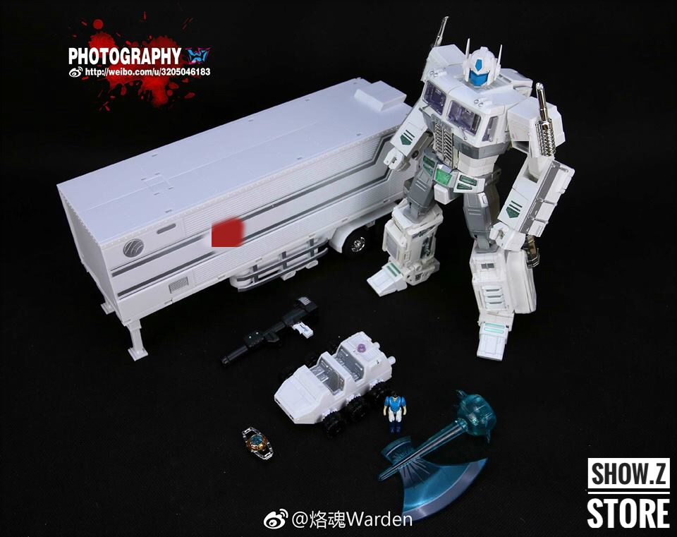 4th Party MP10U Ultra Magnus side angle white robot cyan energy weapon 4th Party MP10U Ultra Magnus side angle white robot cyan energy weapon
