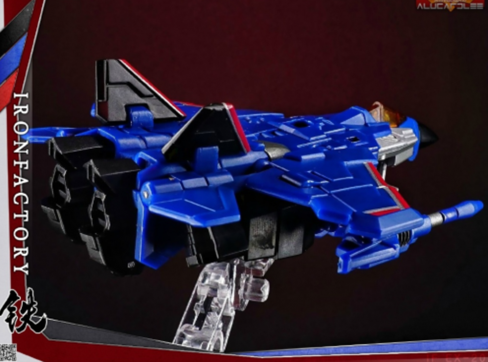 Iron Factory IF-EX20B Wing of Tyrant Thundercracker transformation display Iron Factory IF-EX20B Wing of Tyrant Thundercracker transformation display