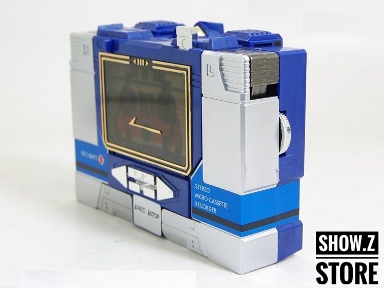 4th Party G1 Soundwave blue robot mode standing tall pose 4th Party G1 Soundwave blue robot mode standing tall pose