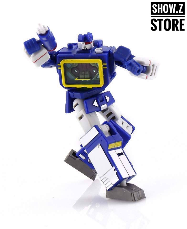 Soundwave robot with yellow screen display panel detail Soundwave robot with yellow screen display panel detail