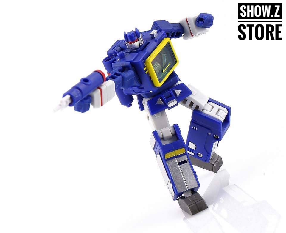 Soundwave figure with articulated cannon arm deployed Soundwave figure with articulated cannon arm deployed