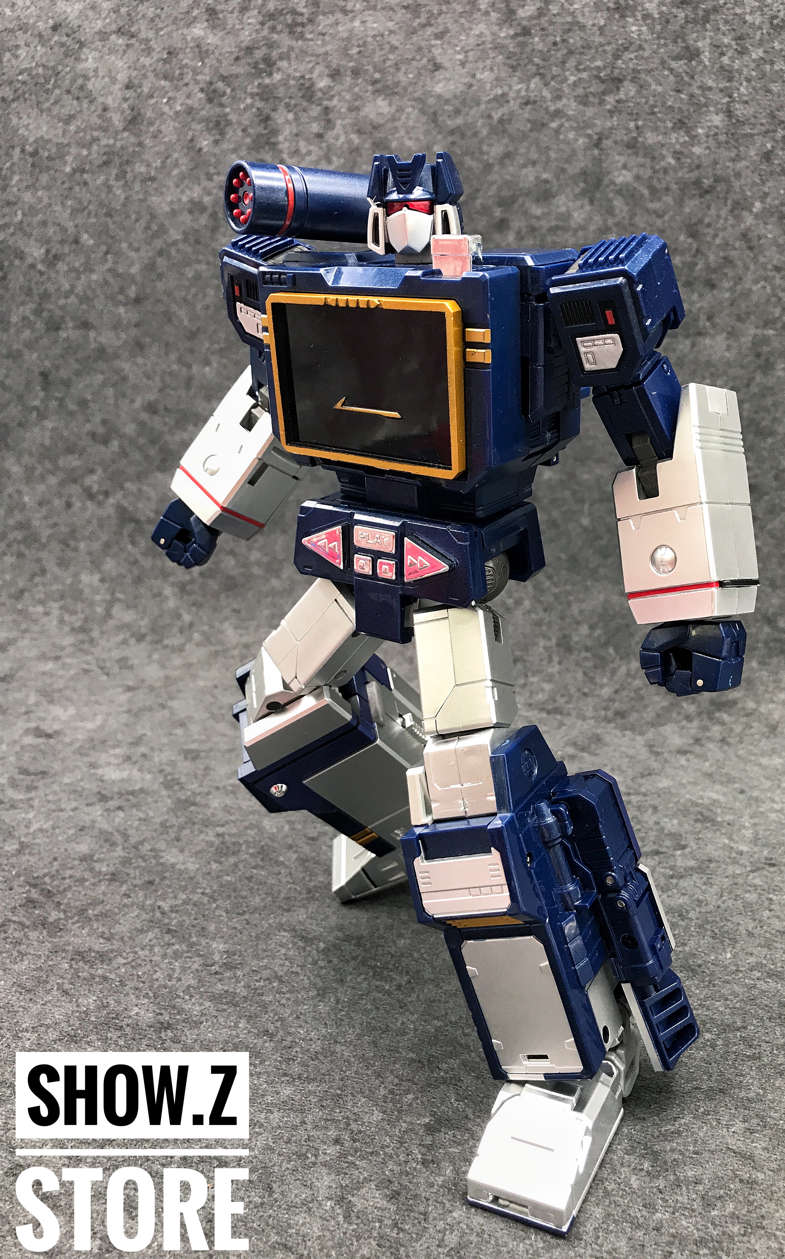 THF Soundwave MP-13 blue robot standing robot mode articulated detail THF Soundwave MP-13 blue robot standing robot mode articulated detail