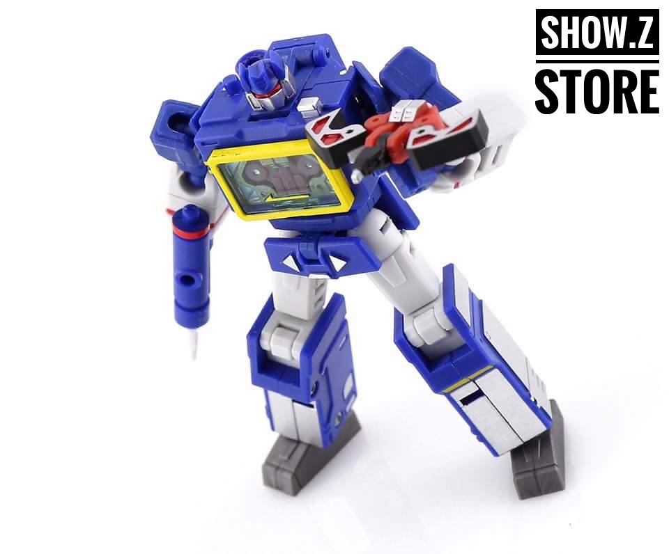 Soundwave legends scale figure from front angle Soundwave legends scale figure from front angle