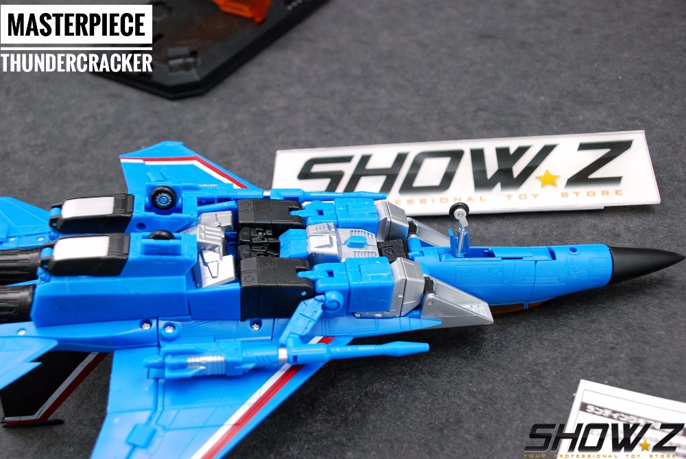 Yes Model YM-02 Thundercracker robot back view blue armor white Yes Model YM-02 Thundercracker robot back view blue armor white
