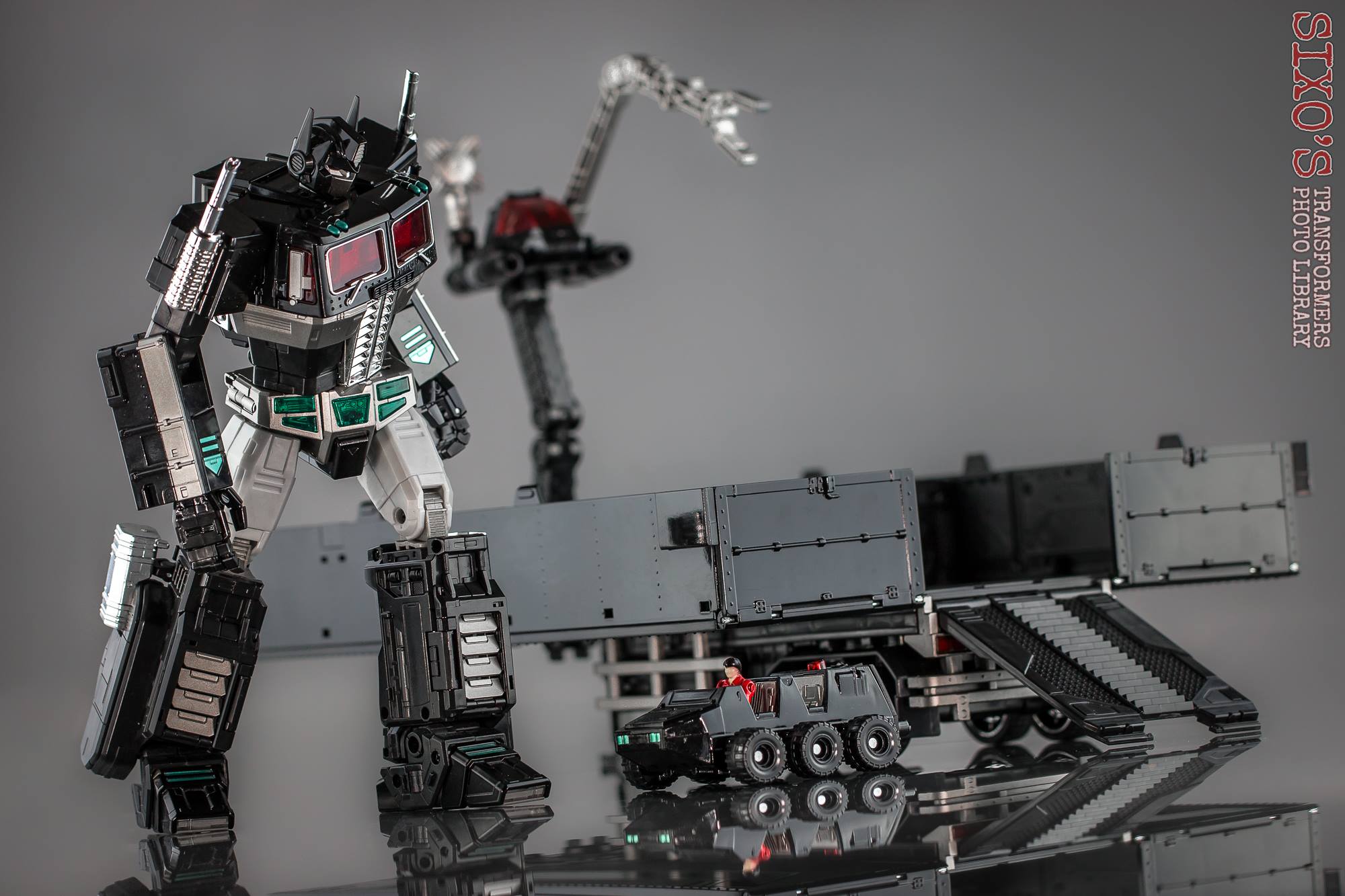 4th Party MP-10B Optimus Prime black robot standing front pose 4th Party MP-10B Optimus Prime black robot standing front pose