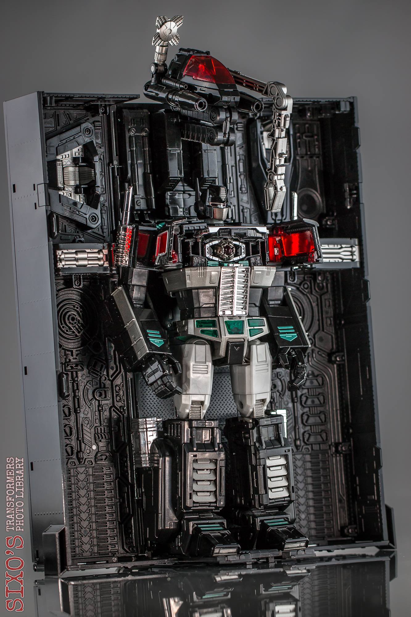 4th Party MP-10B Optimus Prime black robot full transformation box 4th Party MP-10B Optimus Prime black robot full transformation box