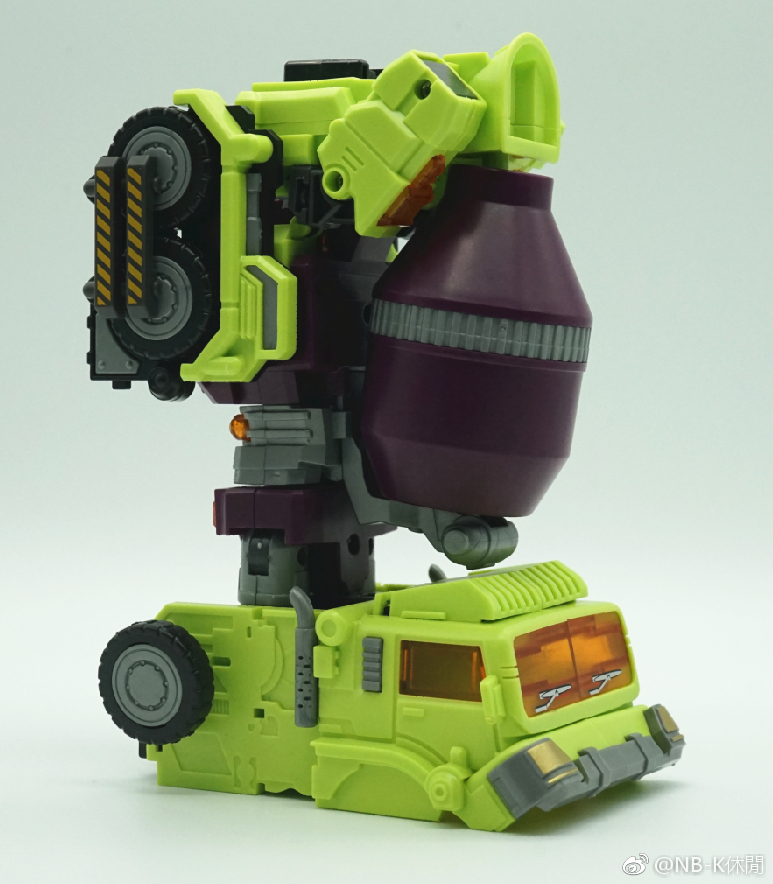 NBK-04 MixMaster robot side view truck cab details visible NBK-04 MixMaster robot side view truck cab details visible