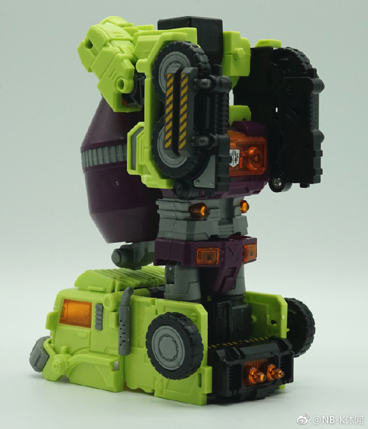 NBK-04 MixMaster full robot stacked vehicle mode construction NBK-04 MixMaster full robot stacked vehicle mode construction