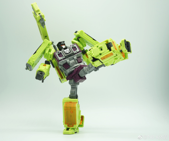 Crane Hook transformer showing vehicle mode configuration Crane Hook transformer showing vehicle mode configuration