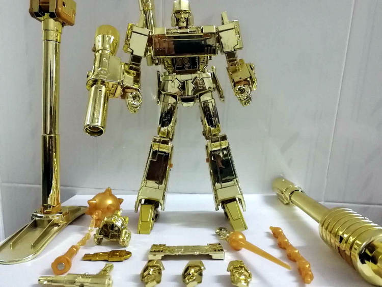Mightron with accessories and weapons Mightron with accessories and weapons
