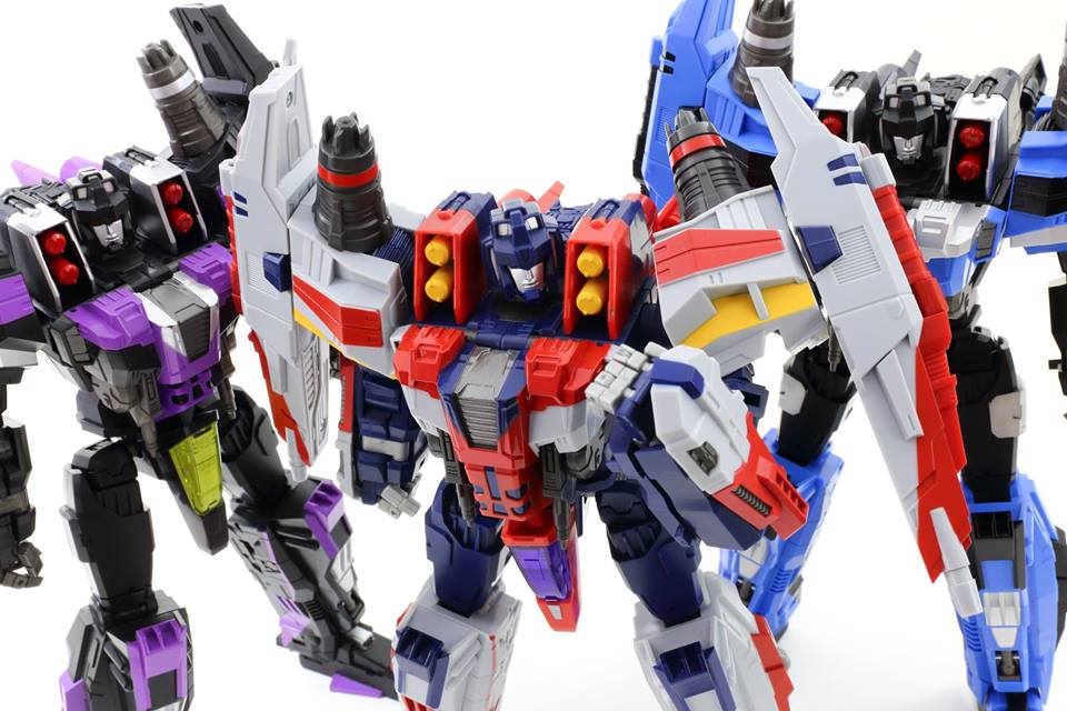 MakeToys Galaxy Meteor three robots forming gestalt combiner standing MakeToys Galaxy Meteor three robots forming gestalt combiner standing